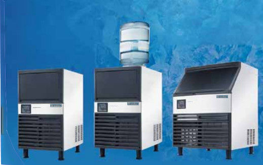 SK-120P van de het Ijsmachine van de Sterilisatiekubus de Bar Verse Plakken van Ijszelfbediening met alle-in-Één 55kg